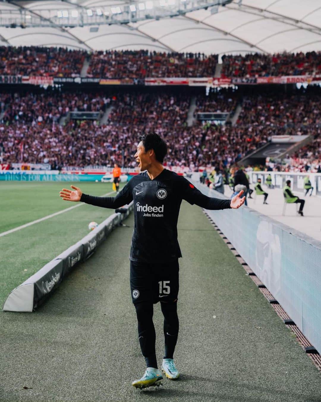 のインスタグラム：「We just keep going 💪🏋️🦅 @eintrachtfrankfurt」