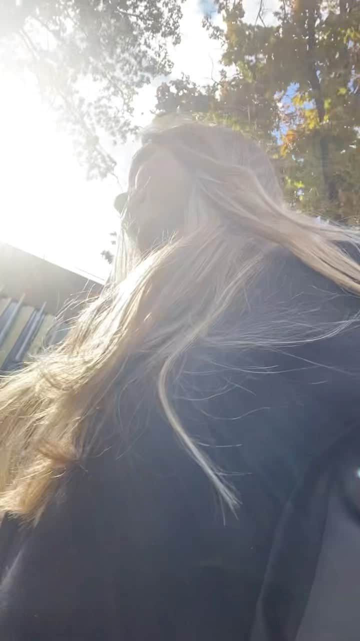 エレーナ・ラジオノワのインスタグラム：「Autumn mood🍁」