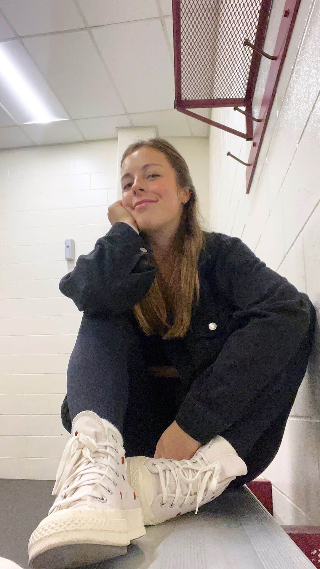 アシュリー・ワグナーのインスタグラム：「Go Gophers. Absolutely unreal being able to skate on this ice 😍」
