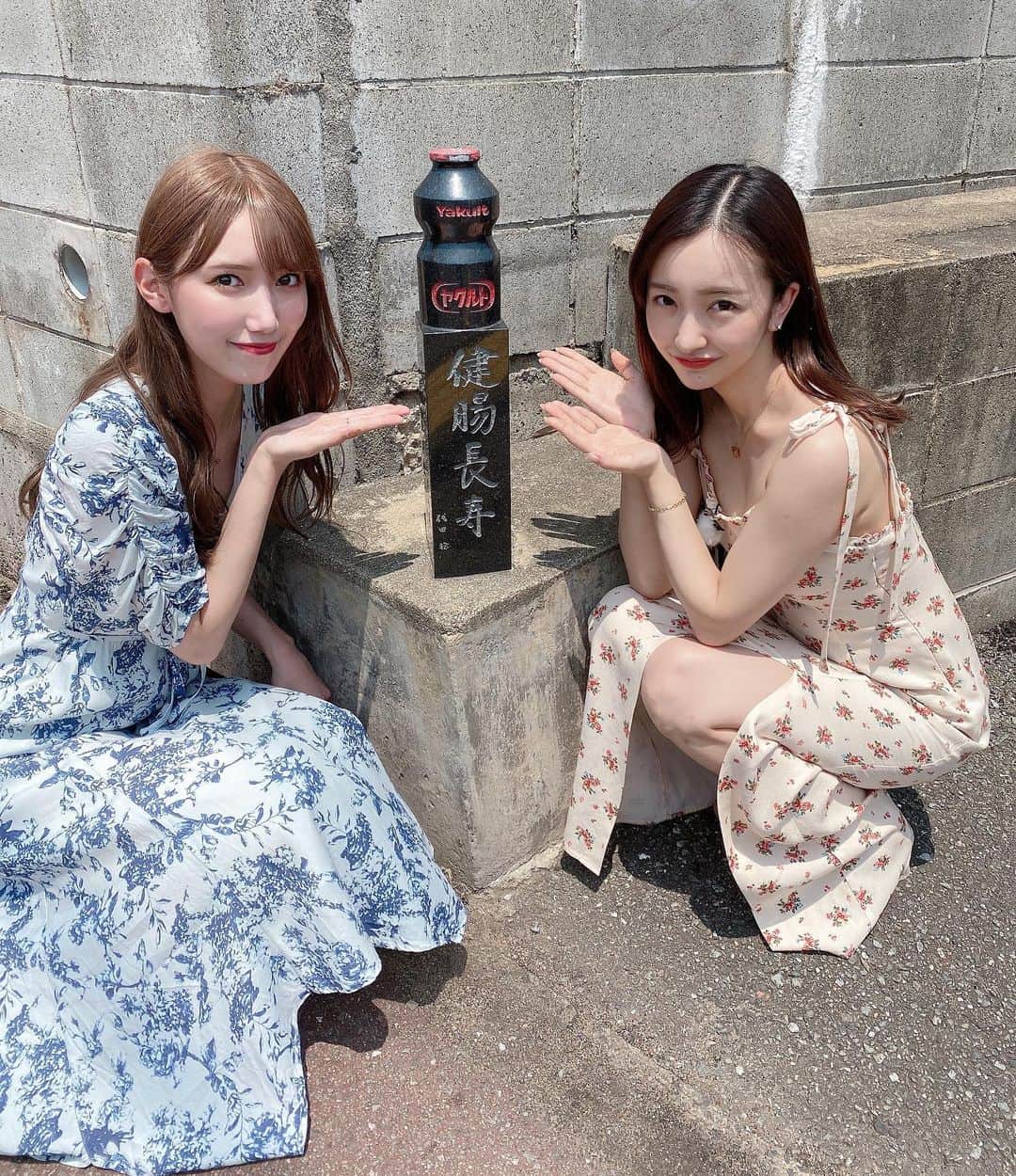 田中菜津美のインスタグラム：「. ブルーリバーの望むところだ！で ともちんさんと福岡発祥のものを 巡らせてもらいました！！ . HKTのオーディション受ける前から ずっと好きだったともちんさんとロケしてるなんて 信じられなくって人生で一番緊張しました。🫣 . とっても可愛くて優しくて素敵な先輩🤍 車両でも沢山お話ししてくださって ジュースも奢ってくださいました🥺 . #ブルーリバーの望むところだ #板野友美 さん」