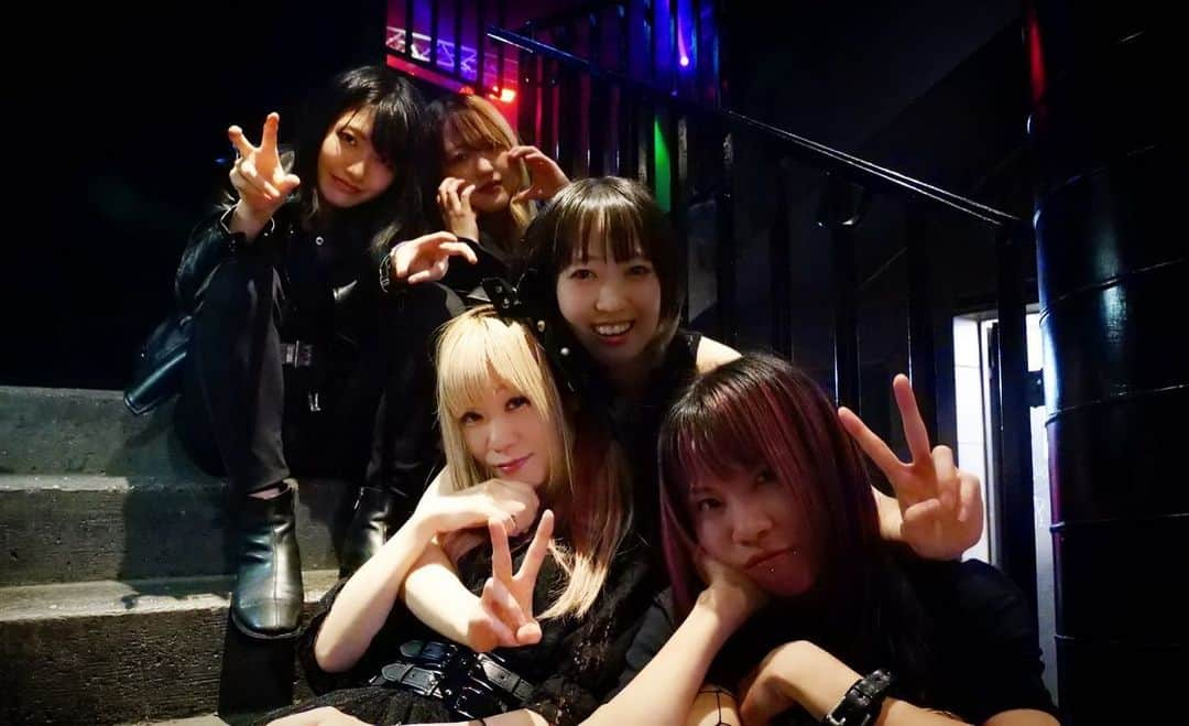 BRIDEARのインスタグラム：「Danke schön Düsseldorf!!  Kulturbanausen Ratinger Hof  Decide to Survive Tour  #BRIDEAR #decidetosurvivetour2022  #band #girlsband #live #germany  #duitsland  #düsseldorf  #kulturbanausen  #heavymetal #hardrock  #metal #japanese #japanesegirl  #music #musician #ガールズバンド #ヨーロッパツアー」