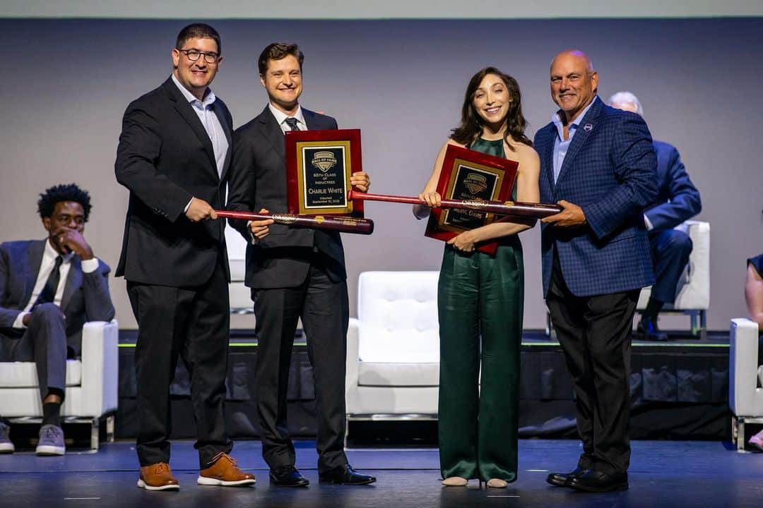 メリル・デイヴィスさんのインスタグラム写真 - (メリル・デイヴィスInstagram)「What an honor being inducted into the Michigan Sports Hall of Fame last weekend alongside such remarkable folks and reps of our home state. Thank you @michigansports_hof for including us and to our families and friends for not only joining us, but helping us each and every step along the way of our adventure! ⛸ ••• #puremichigan #michigan #detroit #goblue #umich」9月18日 8時39分 - meryledavis