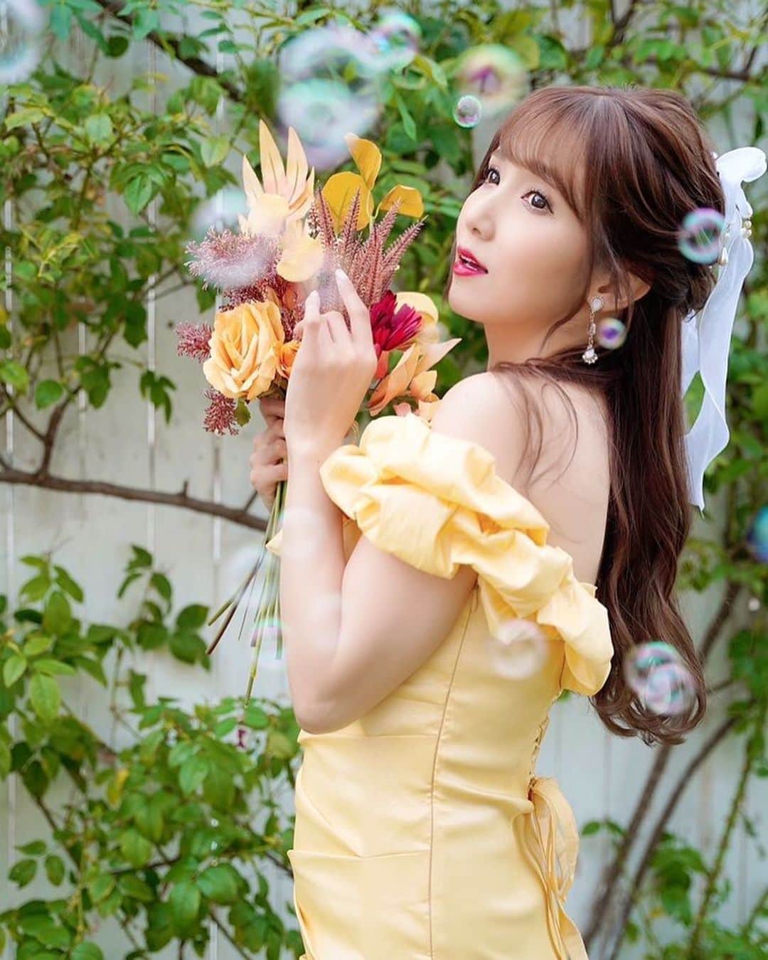 友田彩也香のインスタグラム：「🥀🎂友田彩也香生誕祭2022🎂🥀 ⁡ 昨日開催しました 友田彩也香バースデーオフ会🎂👸✨ ⁡ ご参加下さった皆様ありがとうございました🙇‍♀️ ⁡ 久し振りのオフ会😭🙌 感染対策、ルールをしっかり守ってくれてマナー良すぎる友サポの皆のお陰で無事開催する事が出来ました👏🥹 ⁡ 台風接近で凄く心配だったけど奇跡的に天候にも恵まれて最高に幸せな1日になったよ😭✨ ⁡ 皆との最高な思い出がまた1つ出来て本当に幸せ者です🥹💗 ⁡ いつも本当にありがとう🥹🙏 ⁡ 34歳の友田彩也香も沢山愛してね🥹🫶🏻 ⁡ 大好き💋 ⁡ ⁡ See My LINK-TREE On Profile！！ ⁡ #インスタグラビア #instagravure #Japanese #japanesegirl  #asian #asiangirl #asianwoman #asianstyle #sexy #Photo #gravure #shooting #photographer #ootd #happy #birthday #official  #event #follow #followme」