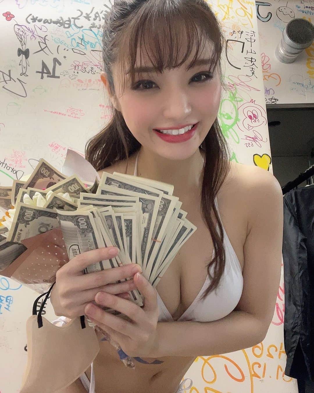 Kozueさんのインスタグラム写真 - (KozueInstagram)「. たくさんの愛ありがとうございます💭❤️‍🔥 ダンサーもファンのみんなも盛り上げようとしてくれてるのが伝わって昨日は幸せな気持ちになったの。💭会場の雰囲気作りご協力ありがとう🤝❤️‍🔥！こちゃ活強化してくぜ🤭！ . . みんなが楽しめる場所、元気をもらえる場所になったらいいね！エンタメ届けましょう！！🍸 メンバーの成長過程も楽しんで❤️‍🔥！！ . . そして 10月からまた新メンバーも….🥰 ご縁に感謝して、プロデュースさせて頂きます🫶💭次回公演10月8日お楽しみに♡ . . メンバー募集中〜 #秋葉原 #バーレスク #ホワイトマティーニクラブ #WMC」9月18日 9時20分 - kochaofficial_