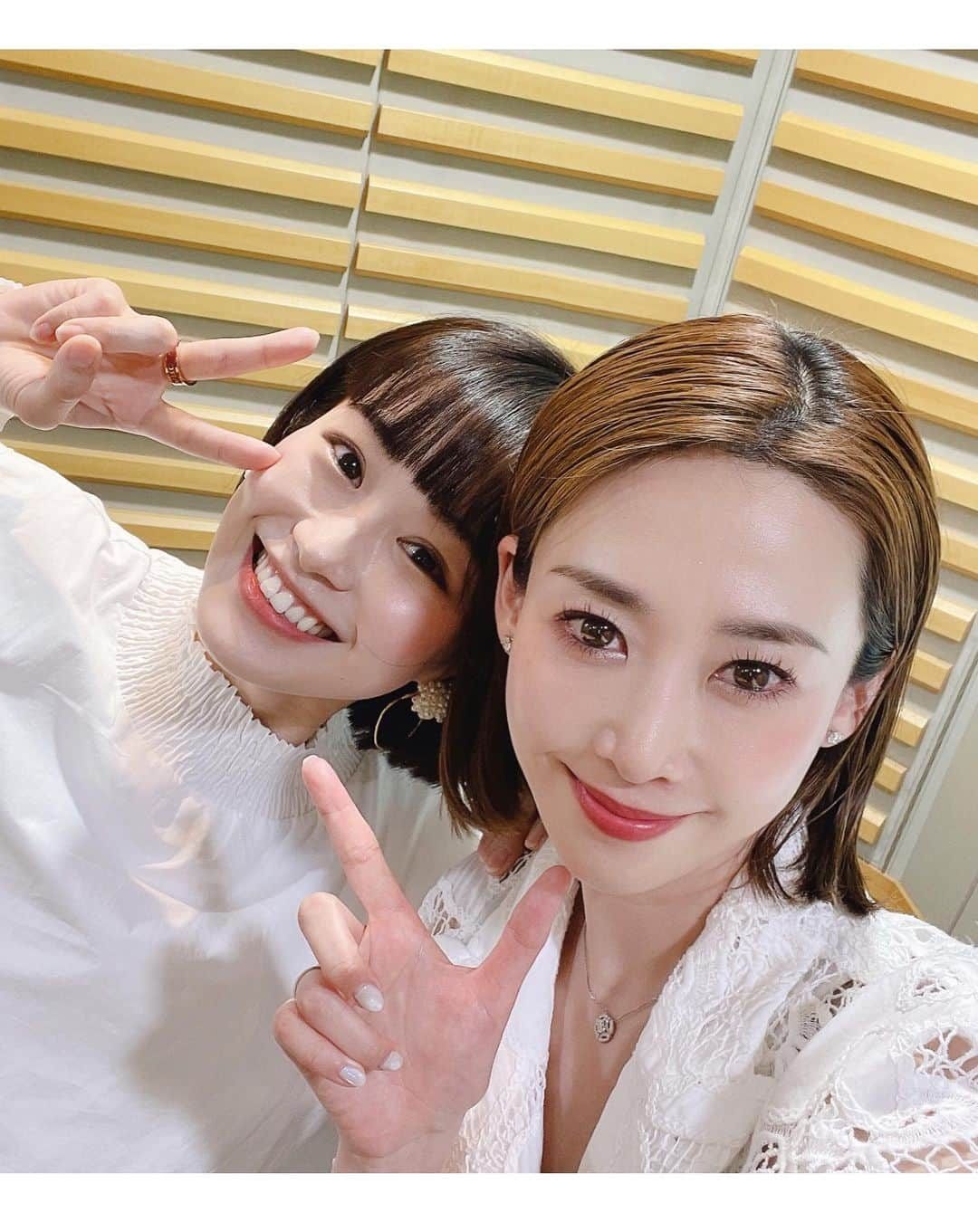 龍真咲さんのインスタグラム写真 - (龍真咲Instagram)「明日 #龍真咲のMOONLIGHTPARTY 90分の特番をすることになりました💡 9/19(月) 14:00〜15:30 #龍真咲のMOONLIGHTPARTY増刊号 #ニッポン放送 ゲストには宝塚時代の相手役 @manakireika_official  #愛希れいか さんをお迎えします！ 可愛いでしょ、この子💖 ちゃぴとお仕事をするのは何年ぶり だろ？ お洋服はあの時と同じで偶然同じ色でした！ この感覚は久しぶり😊 増刊号ではキーワードトークや、メールコーナーもありますのでぜひお聴きくださいね📻✨  今日は本来ならば#HAPPYWOMANFESTA2022 ではSDGsキャンプの予定でしたがあいにくのお天気で延期となってしまいました☔️なので今日は収録のお仕事に変更です💦  台風、大きな被害が出ないよう祈るばかりです🌪 沖縄は風と時折降る雨で飛ばされそうになりますが、お昼からは晴れる予定らしいです🌞 皆さんもお気をつけてお過ごしください！！  @niwa.medical_official」9月18日 10時28分 - masaki_ryu