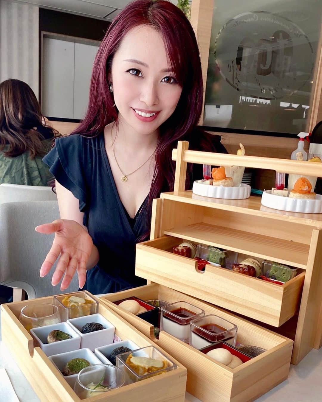 Marinaのインスタグラム：「♕ Afternoon tea ♕  #AldiousMarina #afternoontea #teatime」