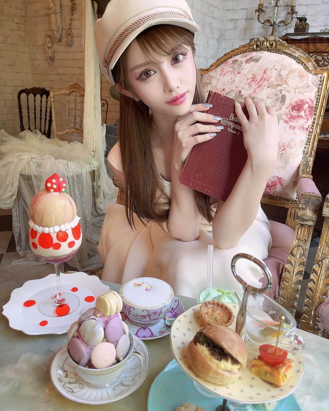 のインスタグラム：「こんな可愛いのはびっくり😣 可愛すぎるよ🏰🌹❤  #名古屋キャバクラ#キャバクラ#名古屋#錦#錦3#グランクリュ#北新地#六本木 #キャバ嬢 #名古屋観光 #名古屋旅行 #名古屋キャバ嬢 #アートメイク #ハイフ#ホワイトニング#撮影#名古屋出張#ヘアセット#ダイエット #キャバ嬢ドレス  #葉月えれな  #ヘアメ #水素トリートメント  #アフターヌーンティー名古屋 #名古屋カフェ#グレーカラコン #アフターヌーンティー #ヌン活 #ca4la #秋服」
