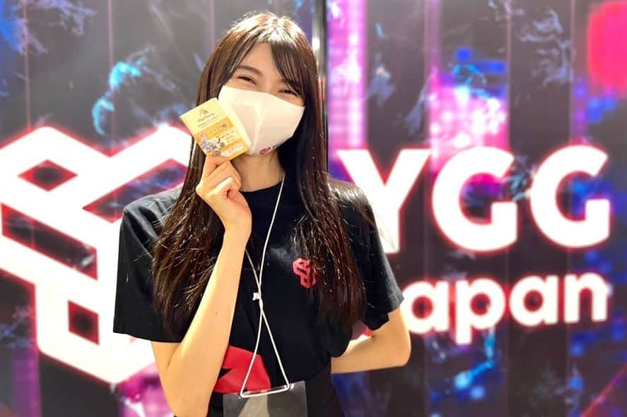 井口栞里のインスタグラム：「* 本日も幕張メッセにて 東京ゲームショウが開催中です！  YGGJapanさんのブースには 愛葉れいかちゃんがいらっしゃいます🌟 YGGJapanさんのかっこいいブースに、れいかちゃんのスタイルの良さと綺麗さで抜群に目立っております😳！！ めっちゃかっこいい💛  みなさんぜひ東京ゲームショウへ 急ぎましょう🫡🤙 * #スターエンジェリカプロダクション  #スターエンジェリカプロダクション後援会  #愛葉れいか  #tgs2022 #yggjapan」