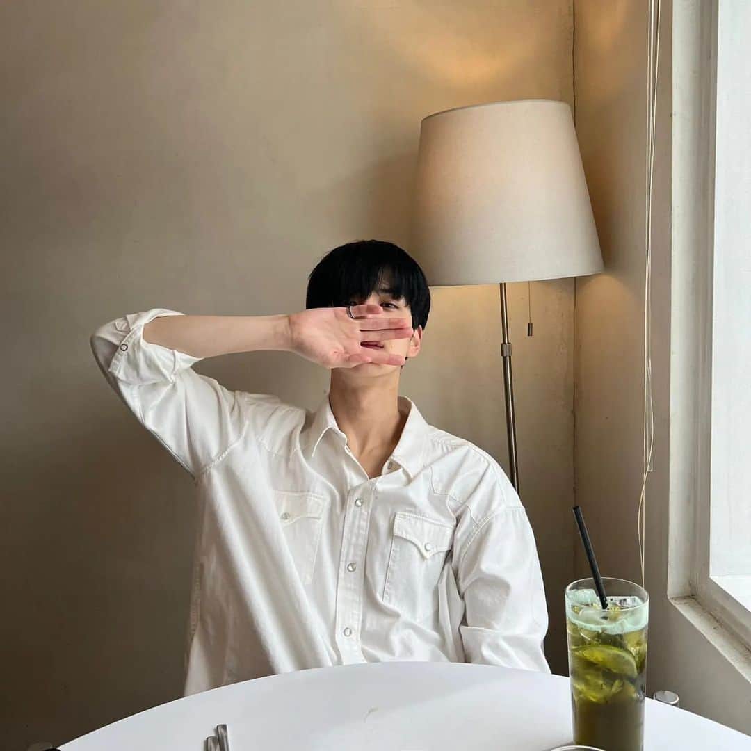 ヨンフンのインスタグラム：「🤍 #THEBOYZ #더보이즈 #YOUNGHOON #영훈」