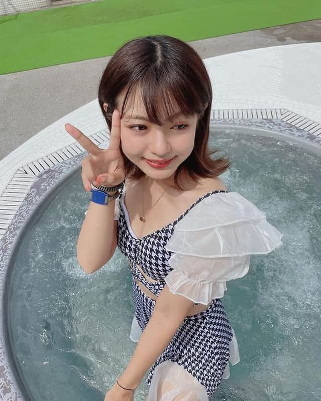 美女美容事情さんのインスタグラム写真 - (美女美容事情Instagram)「《水着でピース✌️🏖》 *⁠ 今回ご紹介させて頂きますのは!!👀❤︎⁠⠀ ぺんぺんさん< @penpen_chem >の素敵なお写真📸⁠⠀⁠⠀⁠⠀⁠ *⁠⠀⁠⠀⁠⠀⁠⠀ かわいすぎる水着ガール👙🏝 スパリゾートのプール最高ですね☀️🌈 *⠀⁠⠀⁠⠀⁠⠀⁠⠀ ぺんぺんさん< @penpen_chem > ⠀⁠⠀⁠⠀⁠⠀ 素敵な投稿ありがとうございました☺️📸✨ *⠀⁠⠀⁠⠀⁠⠀⁠⠀ ぺんぺんさんのアカウントには他にも素晴らしい投稿が沢山ありますので是非覗いてみてくださいね💁‍♀️💙⁠⠀⁠⠀⁠⠀⁠⠀ *⠀⁠⠀⁠⠀⁠⠀⁠⠀ △▼△▼△▼△▼△▼△▼△▼△▼△▼ ⁠⠀⁠⠀⁠⠀ ❤🧡💛「美女美容事情」💚💙💜⠀⠀⠀⠀⠀⠀⠀⠀⠀⠀⠀⠀⠀⠀⁠⠀⁠⠀⁠⠀⁠⠀⁠⠀ 👇掲載ご希望の方は👇⠀⠀⠀⠀⠀⠀⠀⠀⠀⠀⠀⠀⠀⠀⠀⁠⠀⁠⠀⁠⠀⁠⠀⁠⠀ @b_b_j.jタグ付けと🖤 #ビジョビ ⁠⠀ 🖤タグ付けお願いします✨⠀⠀⠀⠀⠀⠀⠀⠀⠀⠀⠀⠀⠀⠀⠀⁠⠀⁠⠀⁠⠀⁠⠀⁠⠀ △▼△▼△▼△▼△▼△▼△▼△▼△▼ ⁠⠀⁠ #大阪 #osaka #ナイトプール #プール #pool #nightpool #スパワールド #スパワールド世界の大温泉 #関西 #ホテル #温泉旅館 #水着 #👙 #☀️ #🏊‍♀️」9月18日 17時35分 - b_b_j.j