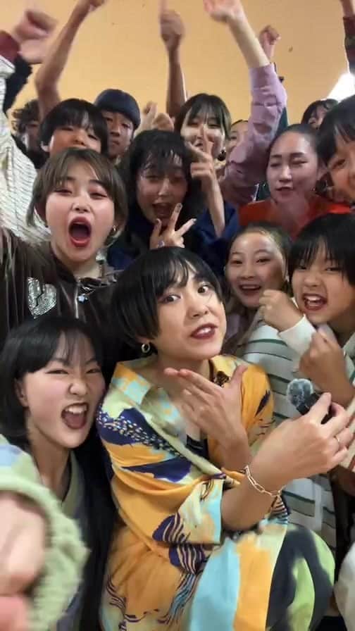 yurinasiaのインスタグラム：「もうすぐ金魚公演！！🫶🐟🫶 メンバー紹介や、グッズ紹介、あとリクエストで踊ったよ、まさかの🫠🫠🫠」