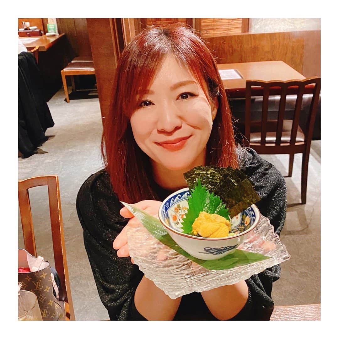 中島安里紗のインスタグラム：「うにー🧡 川崎で美味しいお店見つけられたの最高🤩 怪我してあんまり遠出できなくなったので、川崎でおすすめのお店もっと知りたいです👀✨  #川崎 #川崎グルメ #川崎開拓中 #うに #ウニ #雲丹 #寿司 #海鮮好き #美味しい #海鮮 #美味しいお店 #食べるの大好き #幸せ #happy #中島安里紗」