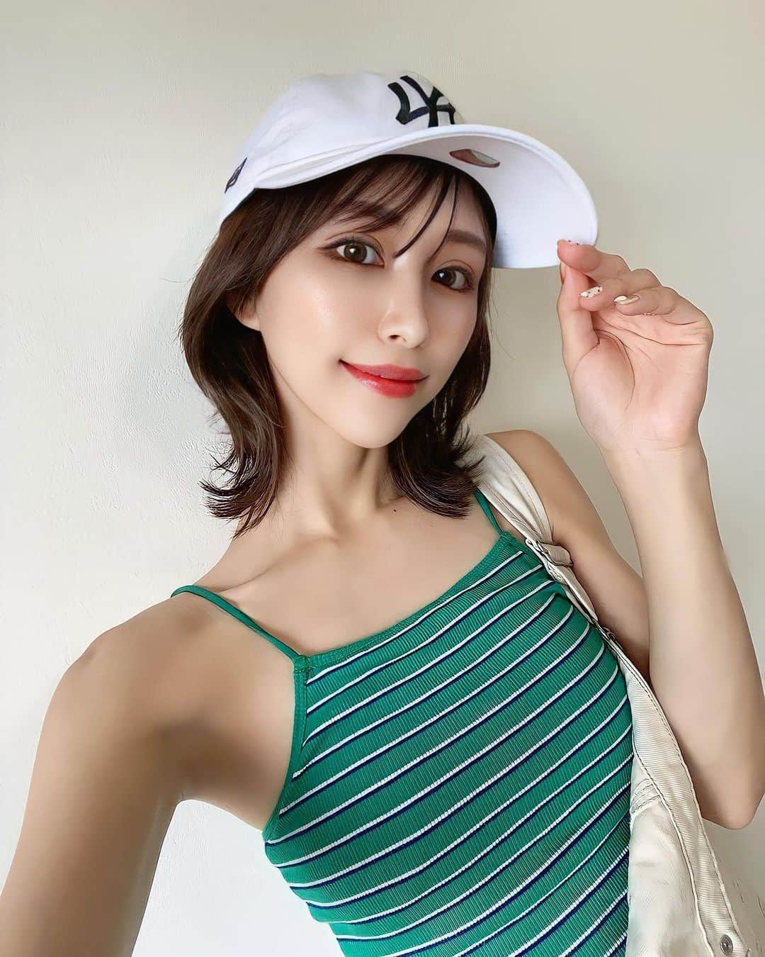 一ノ瀬恋のインスタグラム：「🧢💙 裏のシール剥がれがち⇽笑  #newera  #キャップ女子」