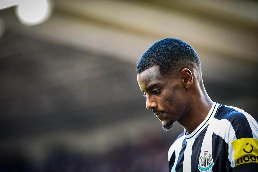 のインスタグラム：「Not the result we wanted yesterday but happy to have scored my first goal at home! @nufc ⚫️⚪️」