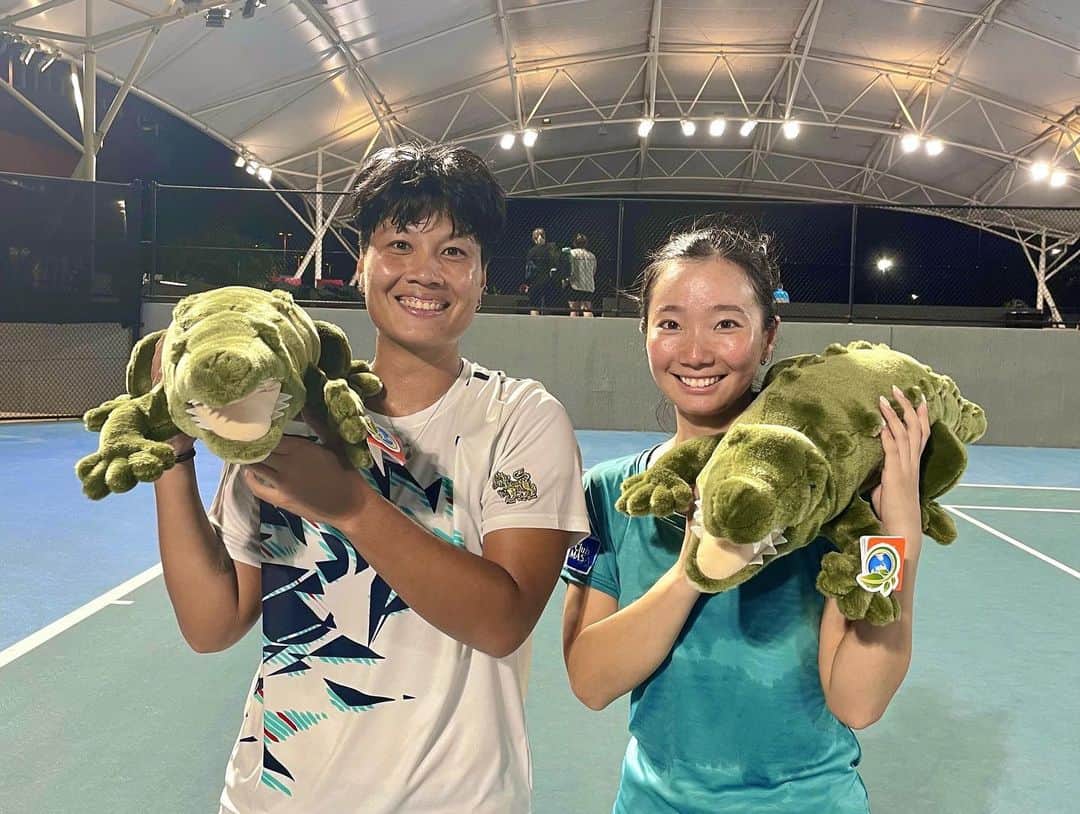 のインスタグラム：「. . . $25,000 Darwin ダブルス優勝🥇👭 . . クムクムさんと2勝目🙌わーいわーい Thank you ka~ @luck_luksika  . . 🐊🐊 . . #オーストラリア #australia #darwin #tennis #doubles #テニス #テニス女子 #dunlop #dunloptennis」