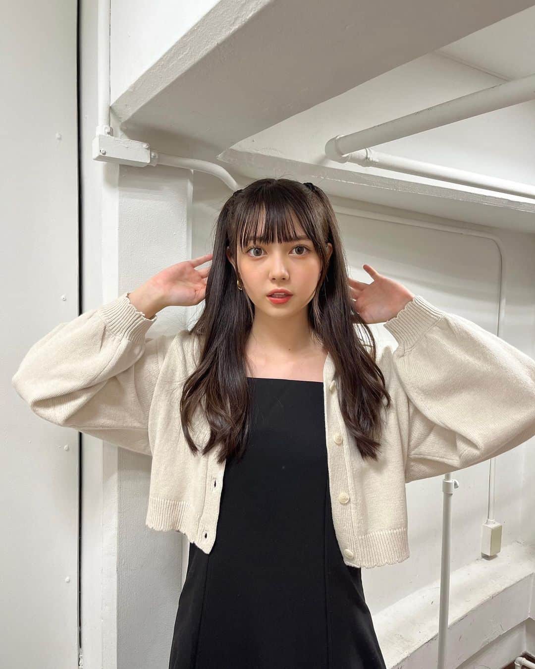 のインスタグラム：「・  今日のpetalsmarketのPOPUPSTOREありがとうございました〜!!  雨の中来てくださった皆さん！ とても嬉しかったです🫶🏻  私は大好きなまりくまさんプロデュースのコーデを着ました♥︎   #popupshop  #popup  #popupstore  #petalsmarket  #06  #06년생  #16yearsold  #高校生  #jk  #jk1  #fjk  #highschoolgirls  #japanesegirl  #ファッション  #fashion  #fashionstyle  #173cm  #ハーフツイン  #ワンピース  #モデル  #model  #모델  #고교생  #时尚  #模特兒  #오오티디  #selfie  #beauty  #셀카  #패션」