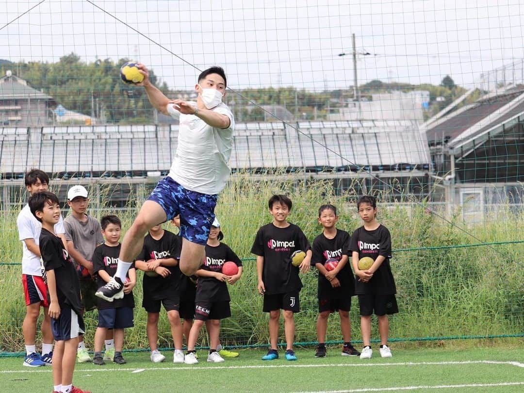 杉岡尚樹さんのインスタグラム写真 - (杉岡尚樹Instagram)「地元である京田辺市の小学生ハンドボールチームOKハンドボールクラブの練習にお邪魔しました！がんばれ！ @okhandball2021 💪🏻🔥 #handball #ハンドボール #京田辺市」9月18日 21時00分 - naokisugioka