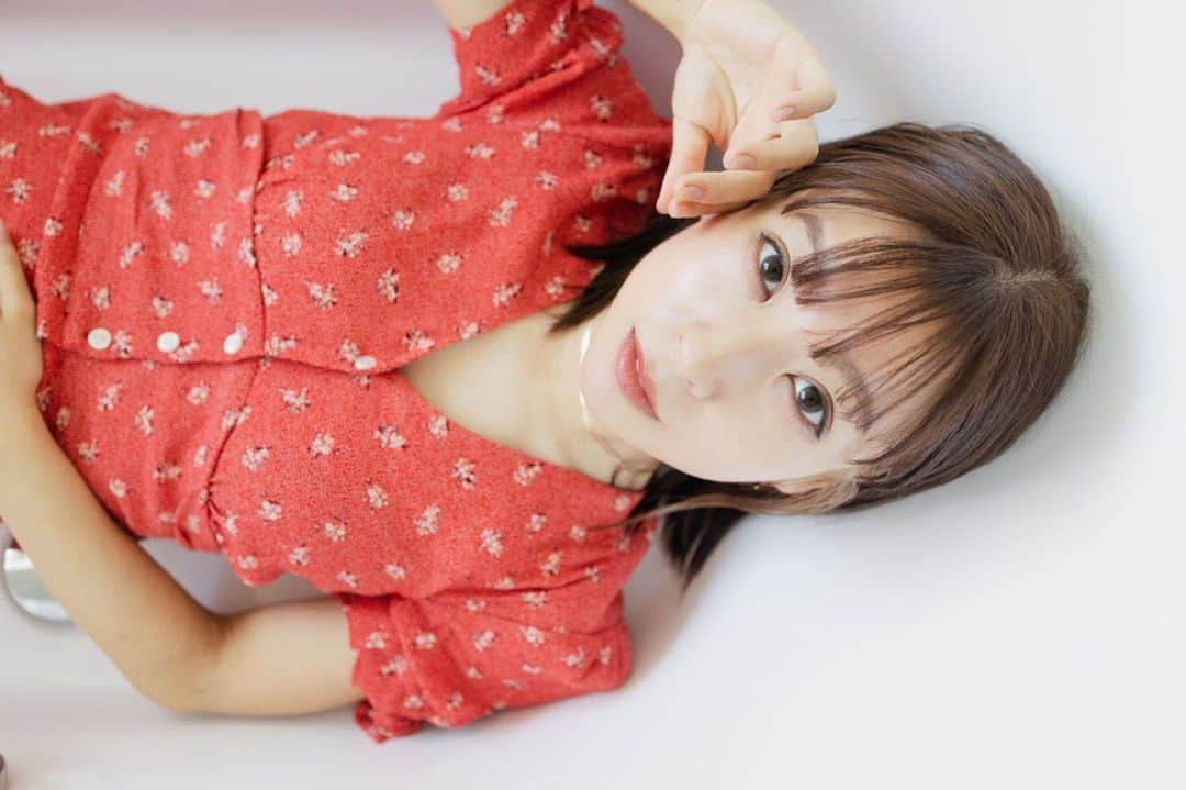 板野成美のインスタグラム：「❤️💄🍎🍷」