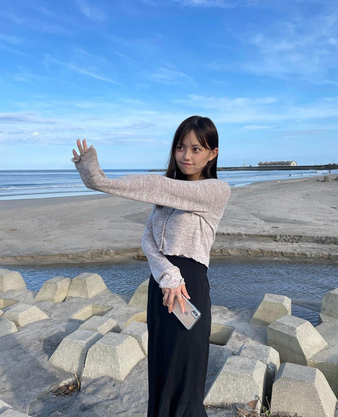 森日菜美さんのインスタグラム写真 - (森日菜美Instagram)「天気不安定だけどゆるりと頑張ろうね~ なにこのポーズはてな🐚」9月18日 21時49分 - hinami_mori