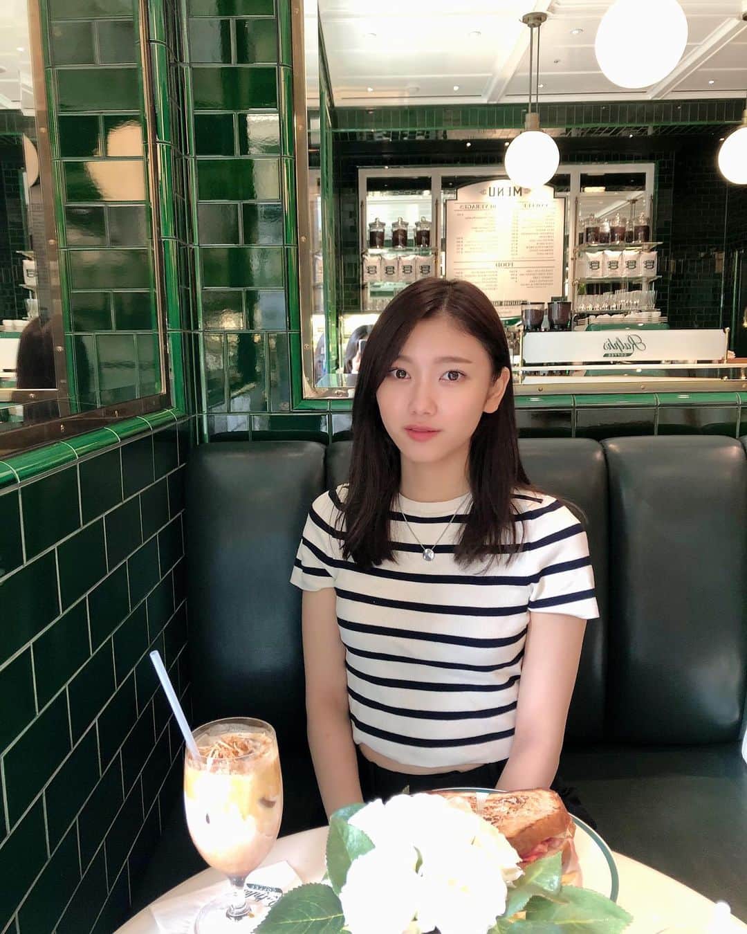 丸山蘭奈のインスタグラム：「☕️🍃」