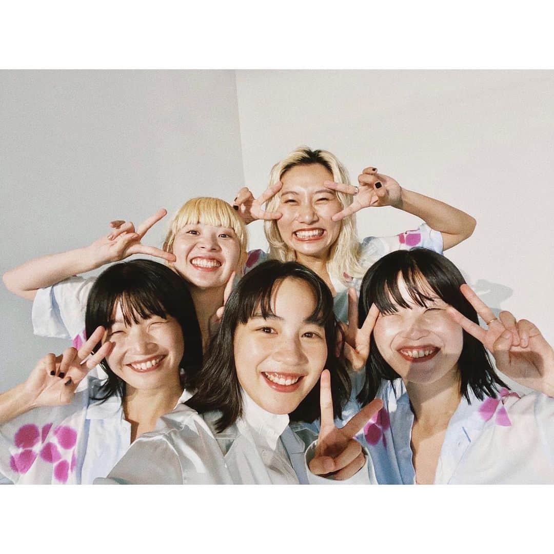 のん（能年玲奈）さんのインスタグラム写真 - (のん（能年玲奈）Instagram)「これ！CHAIさんと対談した時の。 エモいってこのことだ。 幸せだった！！！！！  #CHAI さん #夢のはなし」9月18日 22時00分 - non_kamo_ne