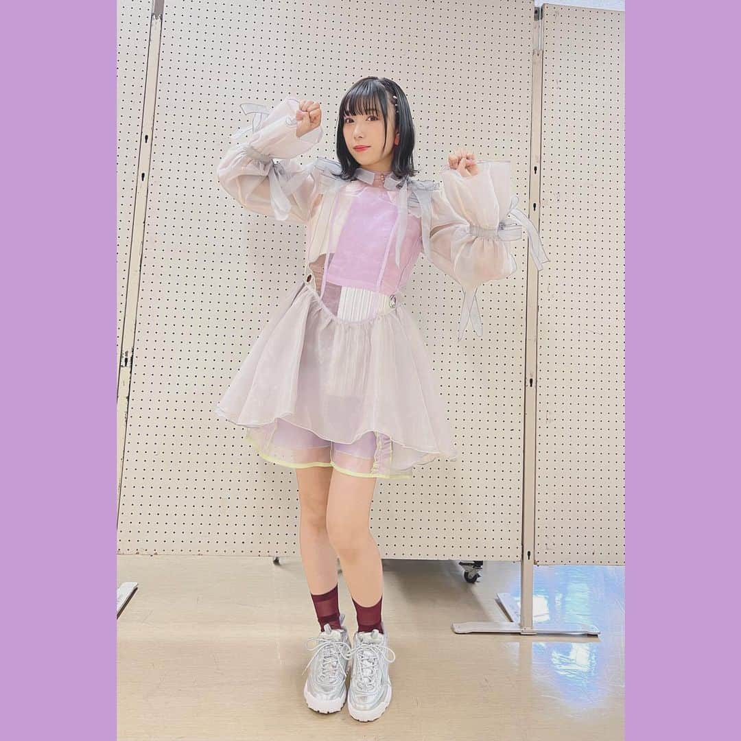 小林愛香のインスタグラム：「#アニエラフェスタ ありがとうございました🍇 みなさんと同じ空の下で 全力で楽しみたくて スペシャルメドレーという形で いっぱい詰め込んだセトリでしたっ😎 最高をありがとう！！！  onepiece,pants @jahwor_official  stylist🐶 @risa.kutsuzawa_stylist  make🐶 @hair_makeaicon」