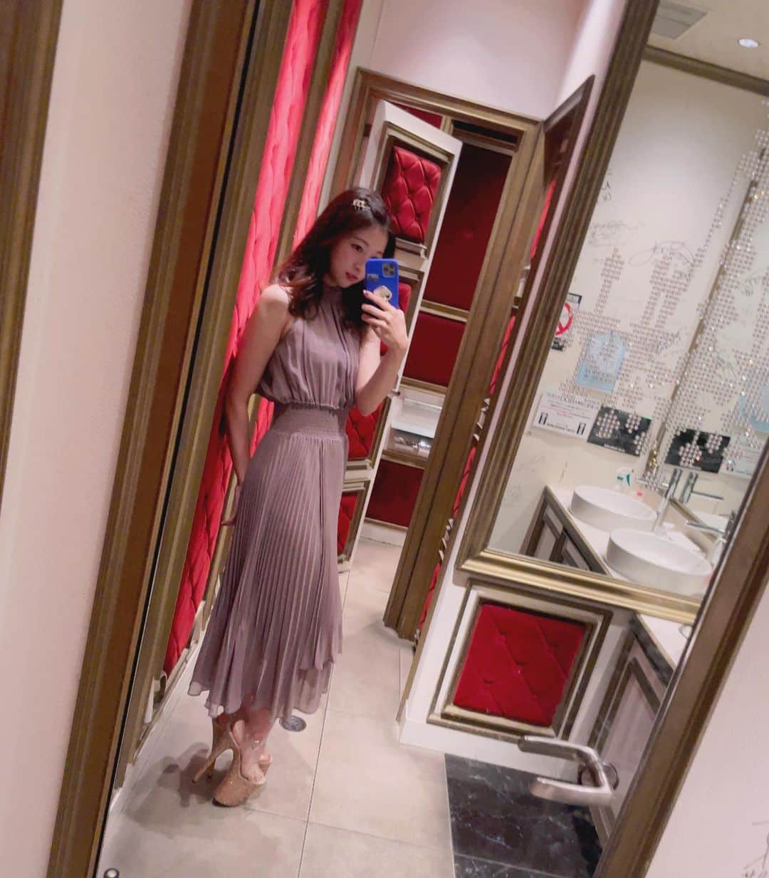 Mitoのインスタグラム：「思い出深いバーレスクのトイレ🤣」
