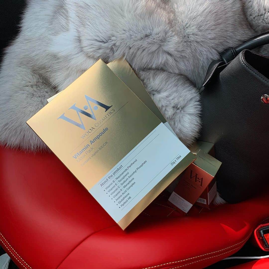 キム・ボラムのインスタグラム：「오늘 우아팩세트 마감 입니다 !! 서둘러주세요 ♥️ 홈케어로 딱 !! 남녀 모두 사용가능합니다 🫶🏿 속부터 채워주는 수분감 👍🏾」
