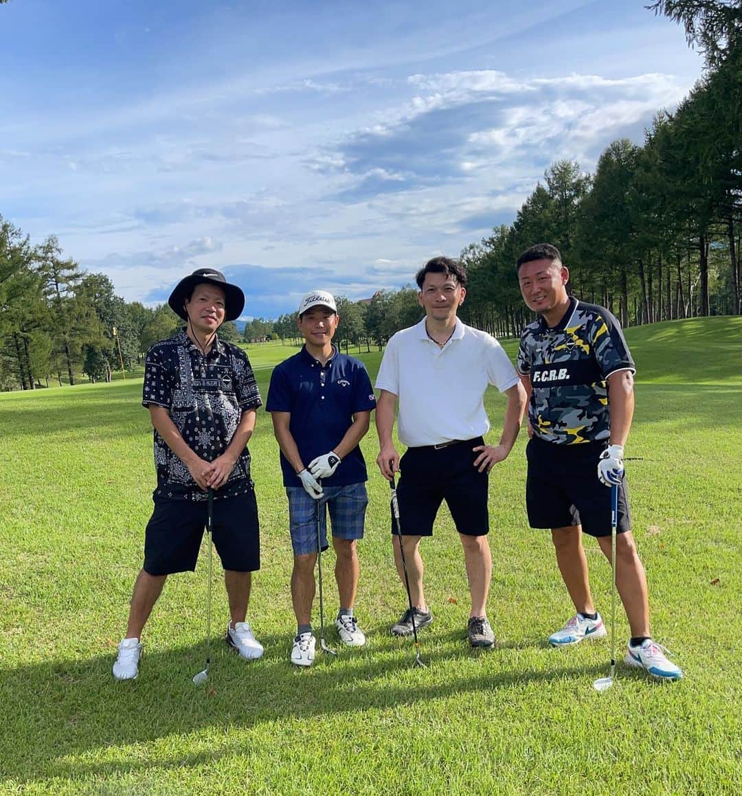 中田de翔のインスタグラム：「. 充実した1日だった🏌️‍♂️ . #ゴルフ #予定だった栃木は雨のため新潟に急遽変更 #おかげさまで快晴 #走行距離650キロ #俺だけ船中 #他3人は緑中 #りきむなよー #ジェンガ」