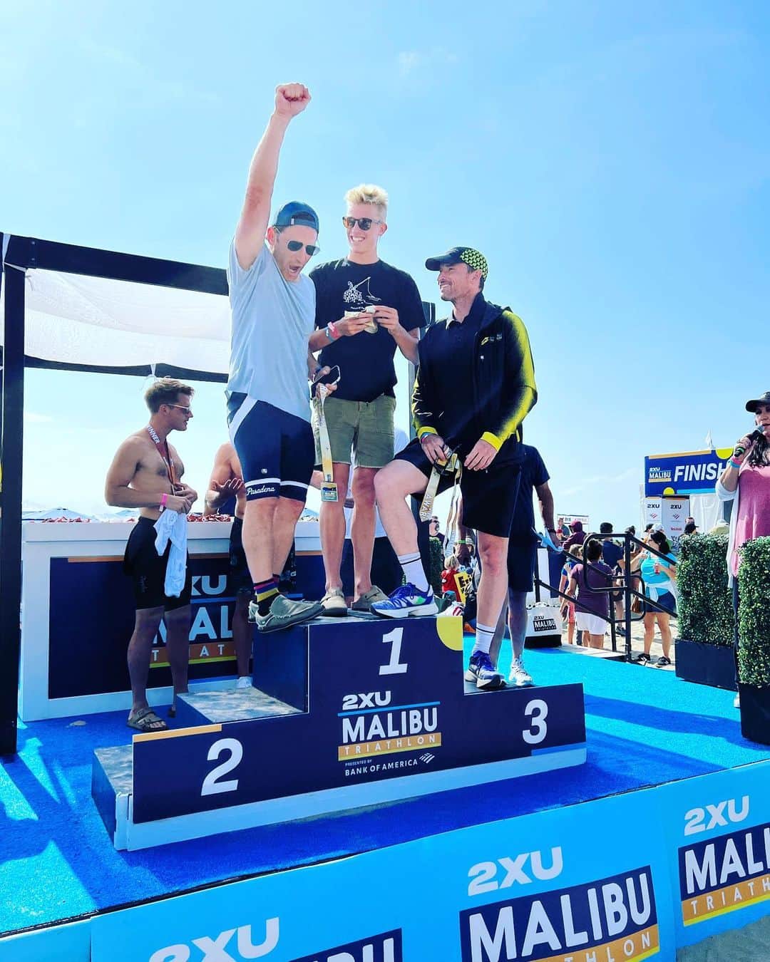 マーク・フォイアスタインのインスタグラム：「The fact that our relay team took 1st place @malibutri had nothing to do with the two @superleaguetriathlon stars on my team. Another amazing event to raise money for @childrensla ❤️ Which is the Greatest!!!」