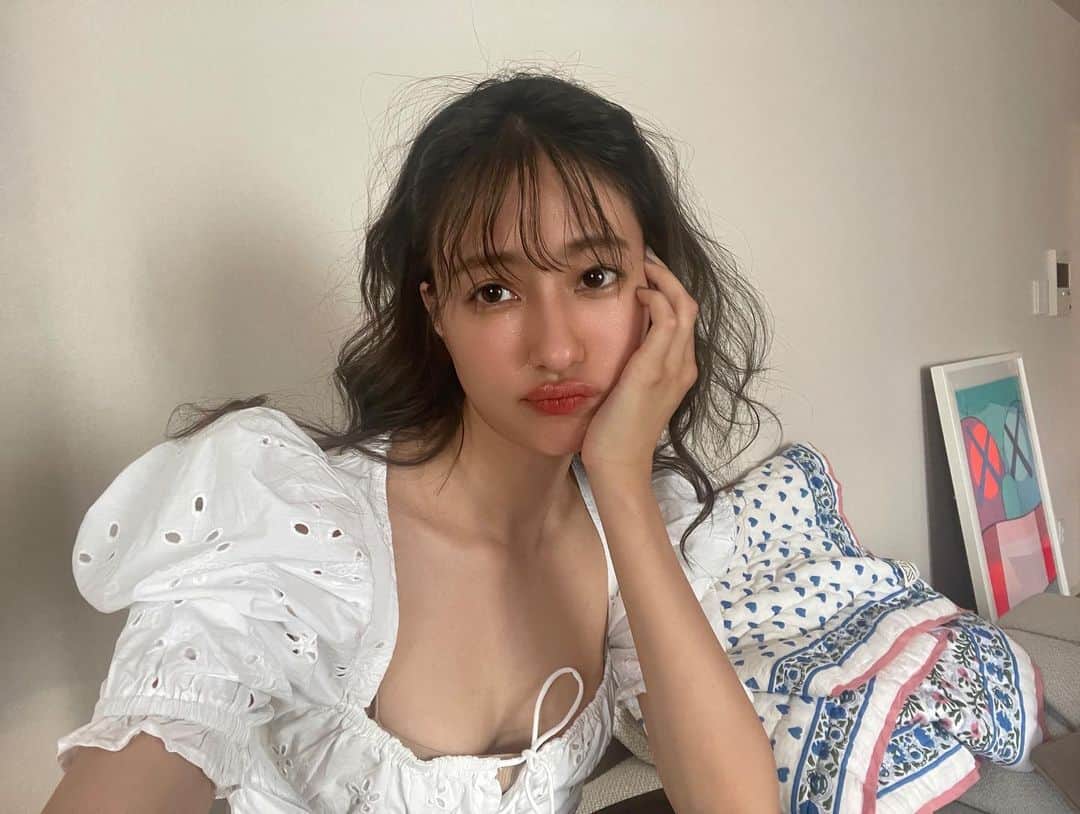 愛甲千笑美のインスタグラム：「_ Zaraのセールで買った2000円のトップスが使える☁️🤍」