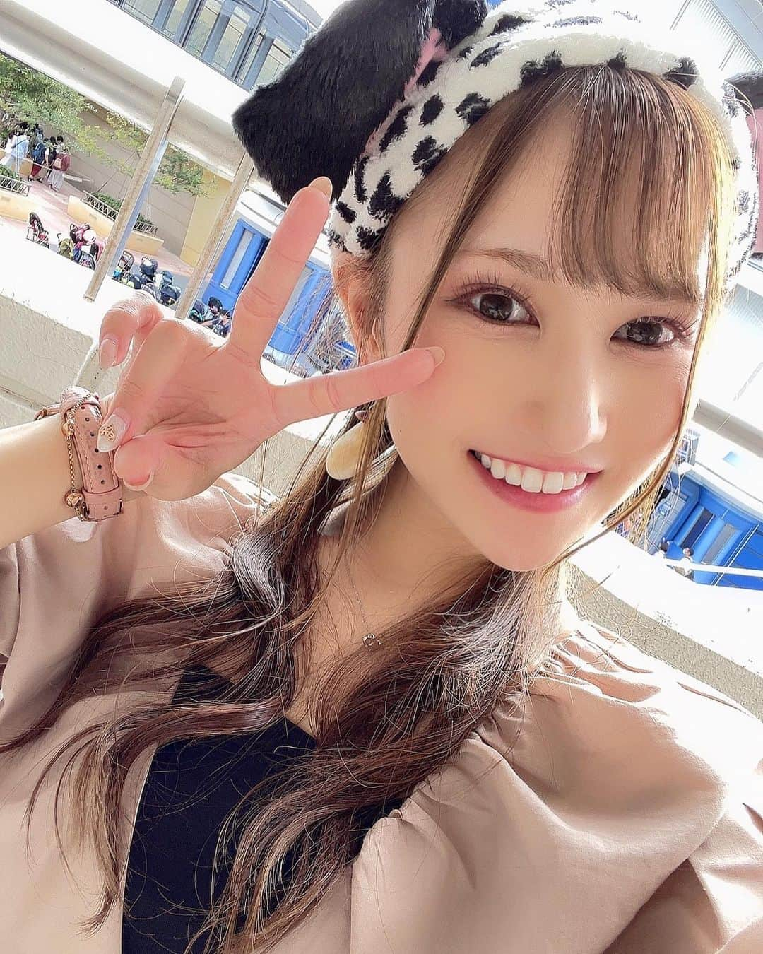 白宮奈々さんのインスタグラム写真 - (白宮奈々Instagram)「. おはようございますっ！！ . . 実は今年の夏は4年ぶり？？くらいに、 #ディズニーランド へ行ってきました🥺✨ . ここ数年、ほとんど遊びに行くこともなく、 過ごしていたので、 いつの間にかめちゃくちゃ久々だったの🤣🤣🤣 . #101匹わんちゃん のヘアバンドつけたよ🐶 . . 沢山美味しいもの食べて、 念願の #美女と野獣 の世界にもいけて、 楽しい時間でしたっ❤️ . . . たまには息抜きもよきだよねっ☺️💕 . .  . . . . . ❤️写真集『ビキニパークへようこそ』発売中❤️ . ❤️トレーディングカード発売中❤️ . . . #ミスFLASHグランプリ  #アイドル  #idol #モデル #model  #童顔  #japanesegirl #japaneseidol  #asiangirls #asian #asianbeauty  #ig_japan #igers #picoftheday #lingerie  #童顔女子 #低身長女子 #低身長  #低身長コーデ #かわいいものが好き #ファッション #ファッションコーデ  #ヘアアレンジ #ヘアスタイル」9月19日 7時43分 - shiromiya_nana