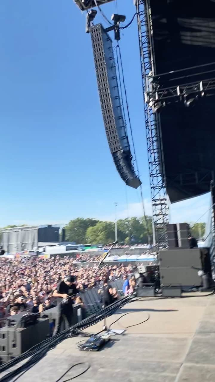 リック・バーチのインスタグラム：「Zach says GO! . Riot Fest Chicago 2022 ❤️❤️❤️」