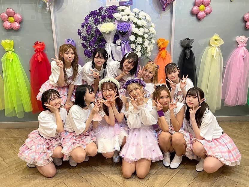 伊咲萌香さんのインスタグラム写真 - (伊咲萌香Instagram)「⁡ 大好きなめんばーのみんな🌈 アルバムもプレゼントもケーキもほんとうに嬉しかったなあ。ありがとうございました（ ; ; ）宝物！ 心の底から好きって思えるこんな素敵なめんばーに出逢えてよかったあ。一生大切な大好きな仲間♡」9月19日 8時53分 - isakimoeka
