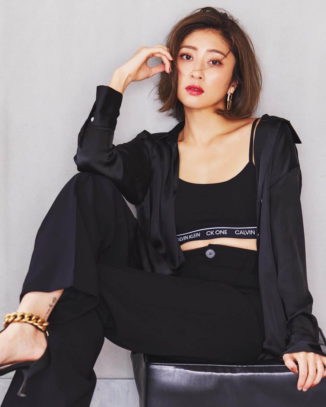 のインスタグラム：「プロフィール写真変えてみた♡ and お気に入りの写真たち✨  台風やばそうですね🌪️🌪️ TV全く見ないからスーパーとか電車とか 全部早く閉まってしまうのもさっき知った😂  人間も動物もみんな無事で過ぎ去りますように🙏🏻  #shooting  #photography  #fashionmodel  #testshoot  #메이크업  #얼스타그램  #모델  #女の子ママ  #ママモデル  #作品撮り  #モデル」