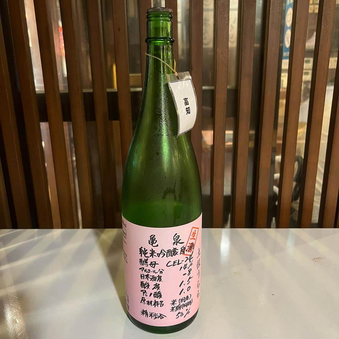 おっきゃがりのインスタグラム：「どうも‼️ おっきゃがりです😍✨  本日、紹介する日本酒は… 【亀泉　CEL-24】 です🍶✨  こちらは何といっても特徴的な高知県の酵母CEL-24を使っているのが特徴です🔥 この酵母のおかげで、低いアルコール度数と甘酸っぱい味わいになってます😍✨  普段、日本酒飲まない方にもおススメです💕  ーーーーー海鮮と寿司ーーーーー   季楽酒場おっきゃがり  　　　　　-営業時間-  　　平日17 :00〜25:00(Lo24:00)  土日祝17:00〜25:00(Lo24:00)  　　　　　-電話番号-  　　　　06-6454-3511  　　　　　　-住所- 　　大阪市福島区福島７丁目 　　　　　２-５ふくまる通り57    －－－－－－姉妹店－－－－－－ 　　うたげどころ　うぉっしゅ  　　　　　-住所- 　　北区曽根崎新地２丁目 　　　３-１３若杉大阪駅前ビル Ｂ1Ｆ  #オーゼットカンパニー #居酒屋 #寿司酒場 #日本酒 #魚 #海鮮 #アテ寿司 #寿司 #おっきゃがり #アルバイト募集 #ふくまる通りグルメ #魚しか勝たん #寿司しか勝たん #ぐるめすきな人と繋がりたい #酒すきな人と繋がりたい #さけすたぐらむ #大阪 #福島区 #福島区グルメ #うたげどころうぉっしゅ #好きな人がいること #うますぎ」