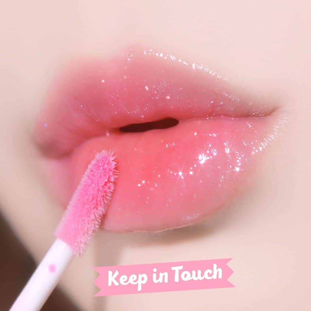 My Little Pouchのインスタグラム：「使用カラーBERRY CRUSH💄  ブルベに似合うパープルピンクの中に ピンクとパープルグリッターが沢山入った リップグリッター  BERRY CRUSH以外にも10色カラー展開ですので ご自身に合う色を選んでください。  #韓国コスメ #プランパー #リッププランパー #ブルべ #イエベ #ティント #リップおすすめ #パーソナルカラー #キープインタッチ #keep_in_touch」