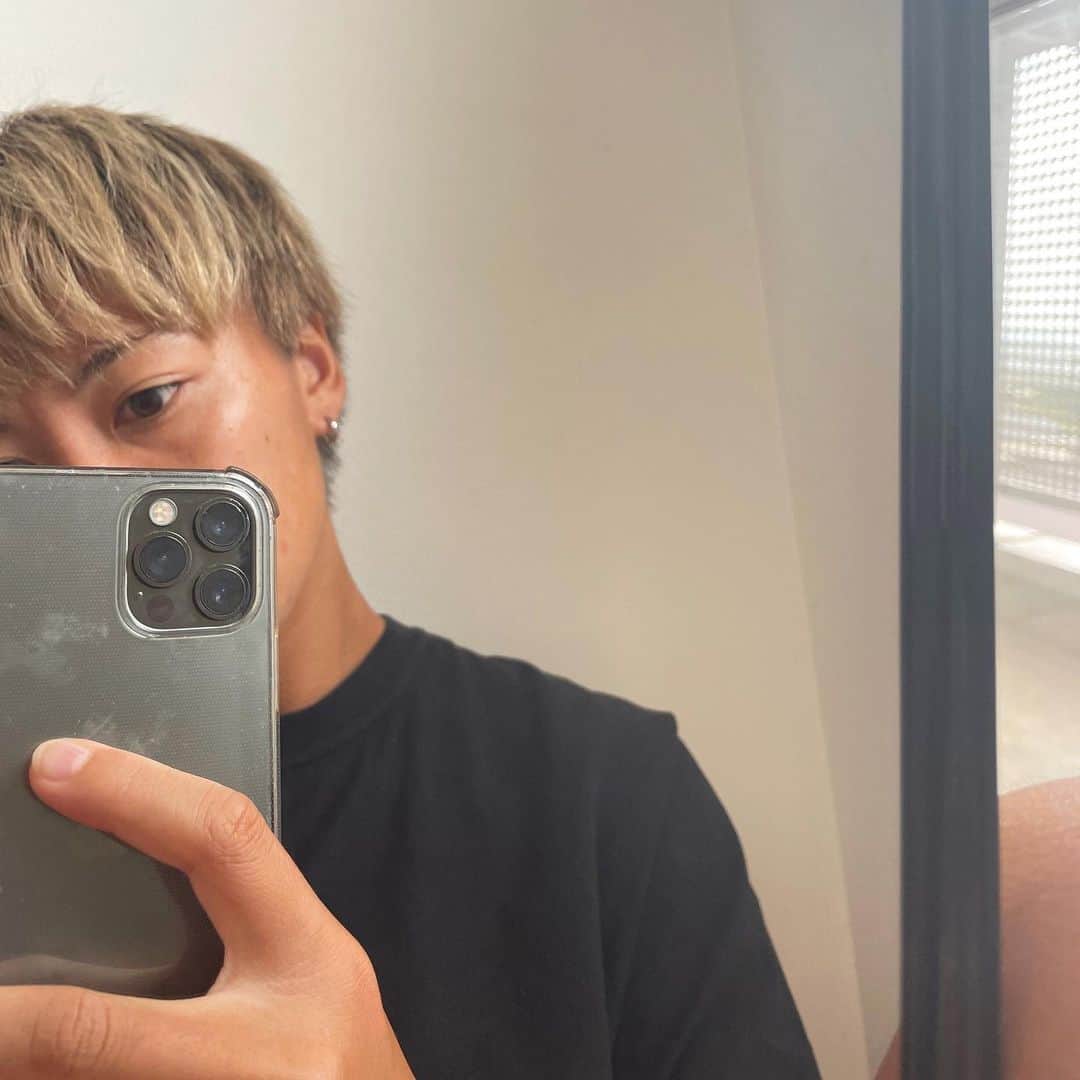 山本摩也のインスタグラム：「. ⁡ self(ie)-improvement. ⁡ ⁡#selfie」