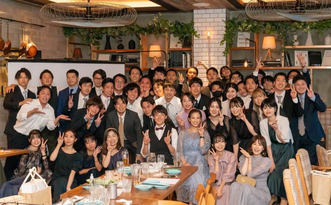 梅津春香さんのインスタグラム写真 - (梅津春香Instagram)「優作先輩と妃冬未の結婚式💍  素敵な結婚式から私も幸せをもらいました！ 本当におめでとうございます💐  妃冬未のドレス姿、とっても綺麗！！✨  久しぶりに会う大学の先輩や後輩、同期や友達とも話せて楽しかったです。  同期と一緒にやった友人代表のスピーチは、声と手が震えるほど緊張しました🤣  お二人とも末永くお幸せに〜！　  #結婚式 #法政 #フェンシング部 #同期 #次は誰だろ #wedding #congratulations」9月19日 21時21分 - haruka_umetsu