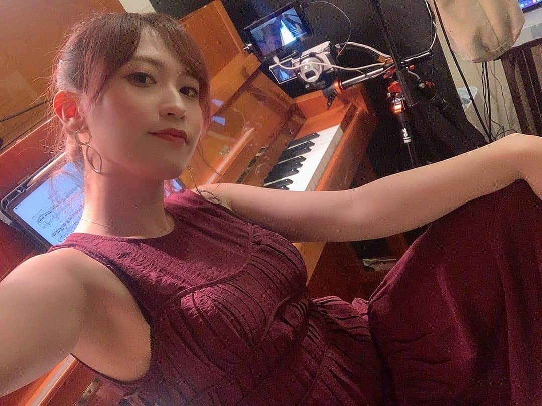 のインスタグラム：「おわっぴ〜〜〜〜🎹🎹✌️✌️ 3曲！よく頑張りました！褒め称えよ！  #recording #piano」