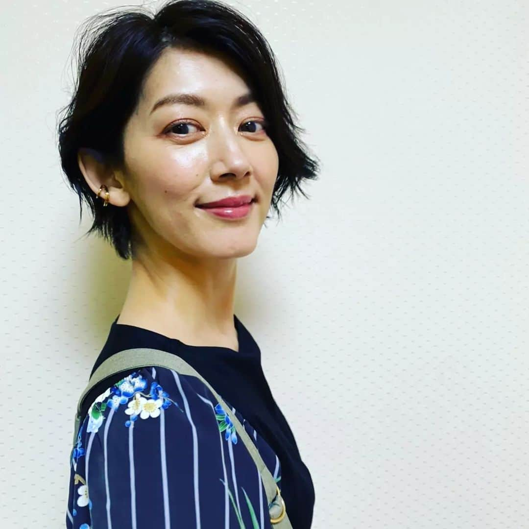 佐藤藍子さんのインスタグラム写真 - (佐藤藍子Instagram)「皆様、こんばんわです  明日の番組の告知になります📺 遅くなって、すみません  ９月20日(火曜日) 夜8:00~9:00 日本テレビ 踊る！さんま御殿  にゲスト出演します🍀 テーマは 『都会を離れた芸能人』です。  よろしくお願いいたします🎵  衣装が、にゃんこ🐱にゃんこ🐱💓 テンションあげあげで、収録に挑めました✨  #踊るさんま御殿#日本テレビ #ふりふ#@furifufurifu#猫柄の服 #aikosato#佐藤藍子」9月19日 22時50分 - sato_aiko_official