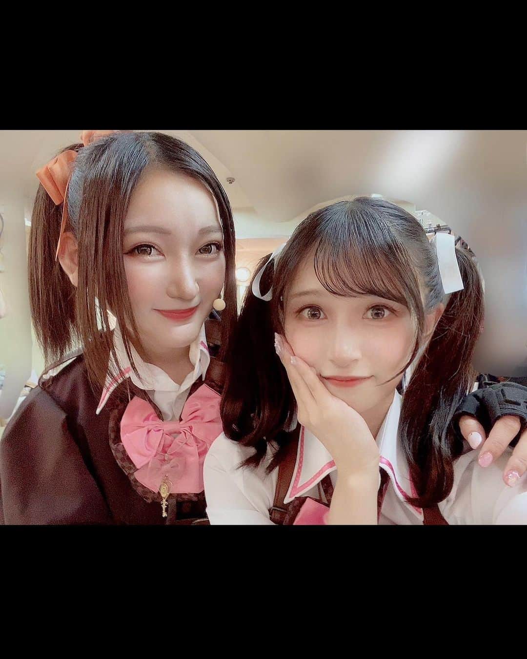 西本りみのインスタグラム：「写真があり過ぎてアルバム内が幸せに溢れておりまする。  日葵としてしか皆んなの前に立つことがなかったので、西本として、ひまりみとして、色んな髪型をして皆んなの顔をたくさん見ながら舞台上に立てる機会、とても貴重でした。  楽しんでもらえたかな🧸🎀？  日葵としては、今回は全員曲しか参加がなかったので、次があるならば、ユニット曲もあるといいなぁ🌷  個人的に今回の公演で1番汗をかいた瞬間はどの歌でもダンスでもなく  小坂先生 in 西本  でした。笑 いやーやり切った。きっと半年分くらいの西本のテンション使い切ったわ。 気になる方は西本千秋楽17日18時公演回をどうぞ。  歌にダンスにテストに役交換に。 たくさん楽しかったね🌸 皆んなの仲の良さがあるからこその空気感といい、一体感といい。  ほんと、素敵な現場です。  応援いただいた皆様、本当にありがとうございました。 必ず、「真実の刃」は改めてお届けします。 信じて、待っていてくださいね。  テンプルレギオンの隊長として、これからもみんなの笑顔を守ります。  ありがとうございました🎀  一之宮・ミカエラ・日葵 西本りみ」