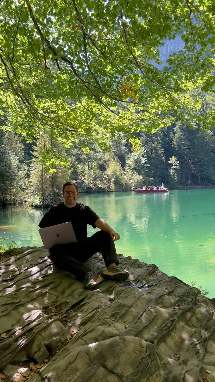 ティモシー・サイクスのインスタグラム：「⚠️MONDAY MOTIVATION!⚠️ How great is my office with a view today here at this magical lake in Switzerland? We only have one life so you must #buildyourdreams & not waste your time on anything you don’t truly love — I LOVE the #laptoplifestyle because #stocktrading is not just about money for me, it’s the freedom I cherish most (and now it’s more meaningful as I donate 100% of my trading profits to charity). Every day I get sad messages from people who hate the jobs they have in order to pay their bills or hate classes they take to make their parents happy — as a result they hate weekdays more and more, especially Monday’s, and then they drown their sorrows on weekends to try to forget how miserable they are…THAT’S NO WAY TO LIVE! Instead, work hard/study your butt off in whatever subject you love the most, became an expert at it over time and eventually you’ll find a way to profit handsomely from your expertise all while doing what you enjoy most in life the whole time! How great is that?! Send this to someone who needs to hear this and comment below if you promise to STUDY HAAAAAAAAARD AND BUILD YOUR OWN DREAMS OVER TIME! #ilovemyjob #grateful #daytrading #pennystocks #officewithaview」