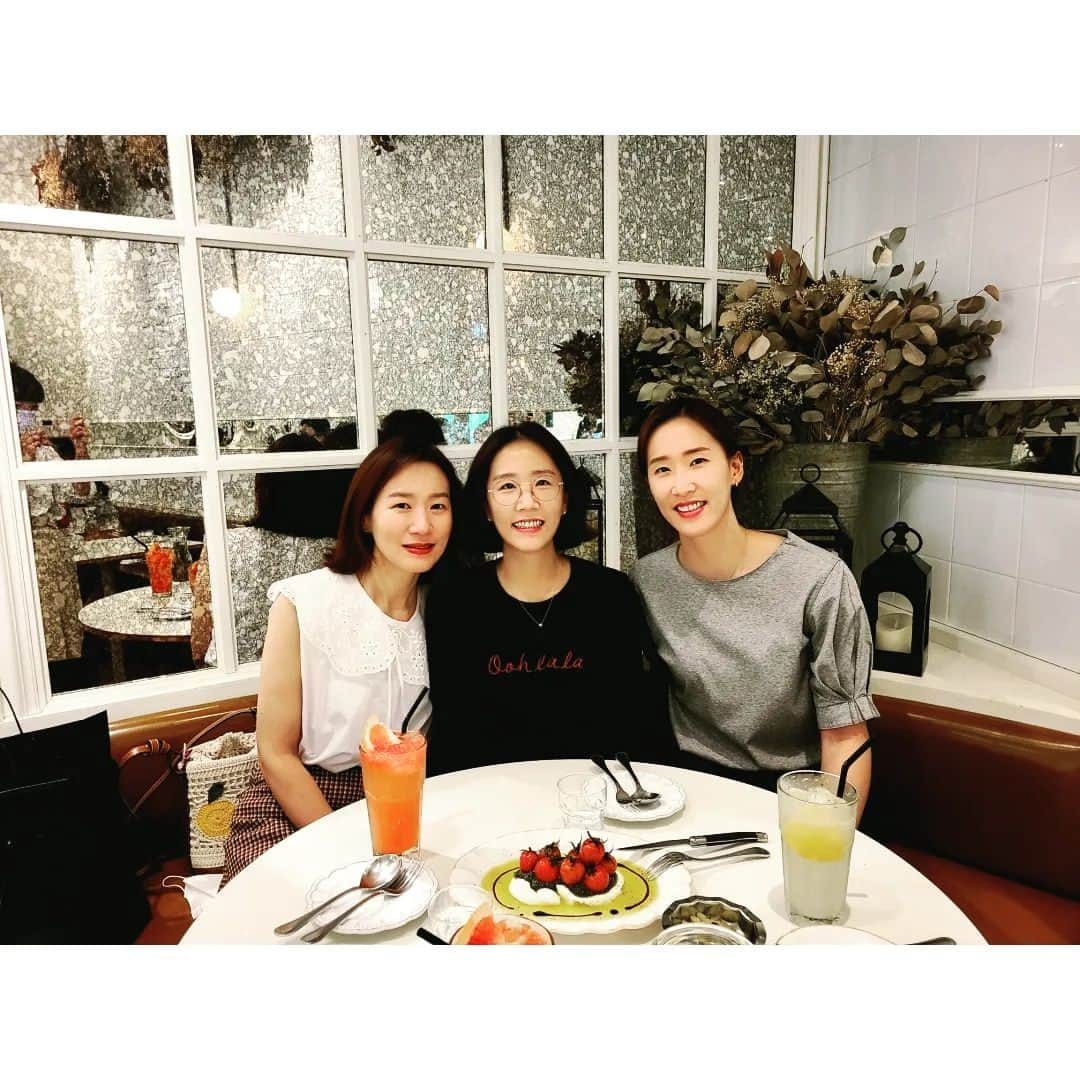 張藝娜さんのインスタグラム写真 - (張藝娜Instagram)「#familytime#화이팅#잘가#iwillmissyou❤ 언니의 미래를 응원해 🥰」9月20日 0時33分 - yena1213