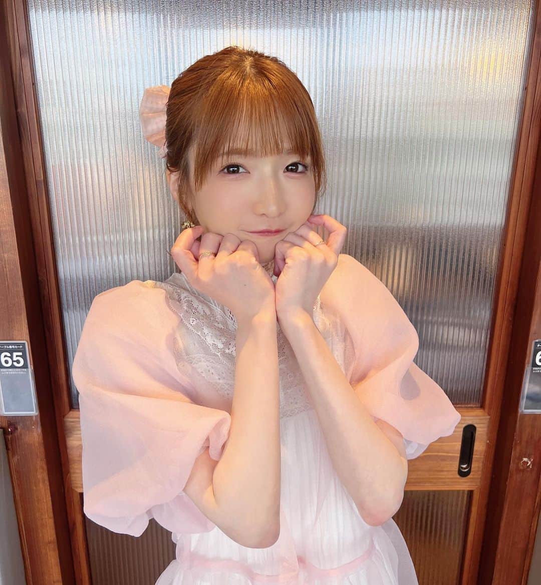 のインスタグラム：「ピンク大好き💓 かわいいコーデ🎀  dress、inner dress、collar @overlace.official shoes @dianashoespress  earring @popovii_official ring @witchme.official  hair accessory @soeursalamode_carry   #ピンクコーデ#もえあず#大食い #デカ盛りハンター#ポニーテール#ポニーテールアレンジ #ピンク大好き#ワンピースコーデ #リボンアレンジ #リボンヘアアレンジ #デカ盛り #ダイアナ」