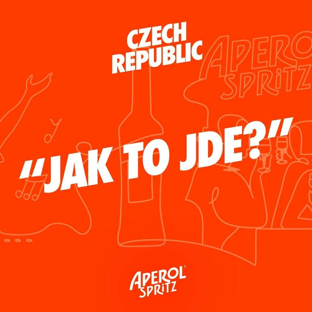 Aperol Spritzさんのインスタグラム写真 - (Aperol SpritzInstagram)「What have you been up to this summer? Nothing is better than catching up with your friends in front of an #AperolSpritz. Use our #IceBreakingDictionary, chat with your friends and enjoy the evening! #JoinTheJoy」9月20日 1時00分 - aperolspritzofficial