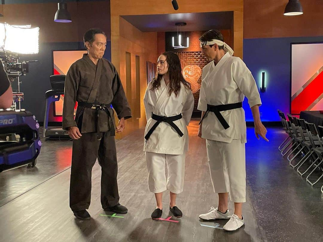 メアリー・モーサさんのインスタグラム写真 - (メアリー・モーサInstagram)「season 5 bts post simply has to be dedicated to my favorite karate moments. well, some of them anyway. here’s some in between moments, some making-of moments, and best of all - some jam sessions/dance party/training-our-butts-off moments with my CK fam.   as you can see, we all work very hard. esp Jacob.   anyway - tell me your fave fight moments from season 5??」9月20日 10時14分 - missmarymmouser