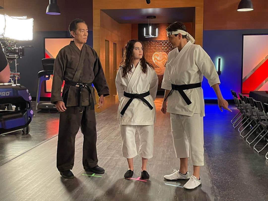 メアリー・モーサさんのインスタグラム写真 - (メアリー・モーサInstagram)「season 5 bts post simply has to be dedicated to my favorite karate moments. well, some of them anyway. here’s some in between moments, some making-of moments, and best of all - some jam sessions/dance party/training-our-butts-off moments with my CK fam.   as you can see, we all work very hard. esp Jacob.   anyway - tell me your fave fight moments from season 5??」9月20日 10時14分 - missmarymmouser