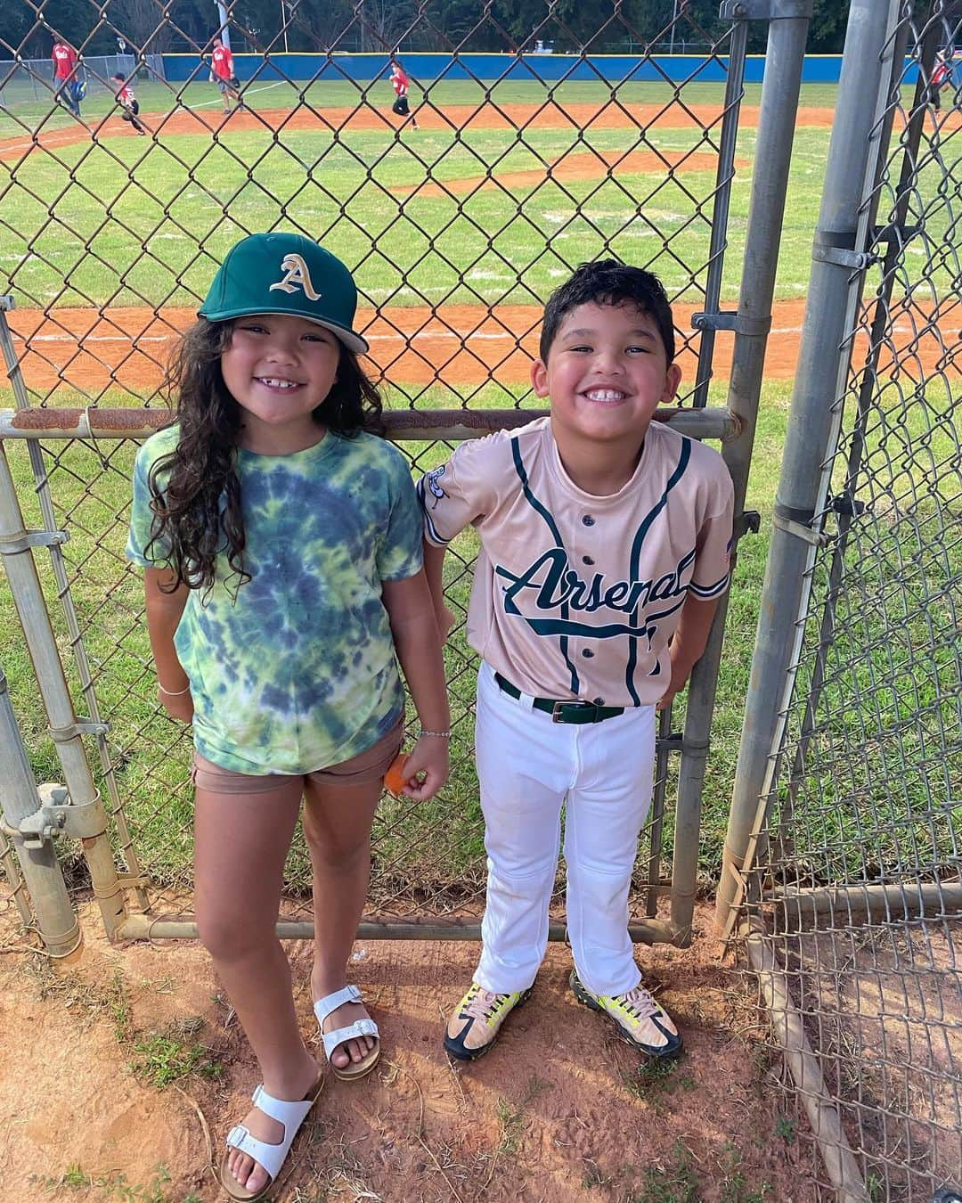 アディソン・ラッセルのインスタグラム：「So proud of my son. He had his first coach pitch game today. These moments as a parent are the best💚 Thank you God」