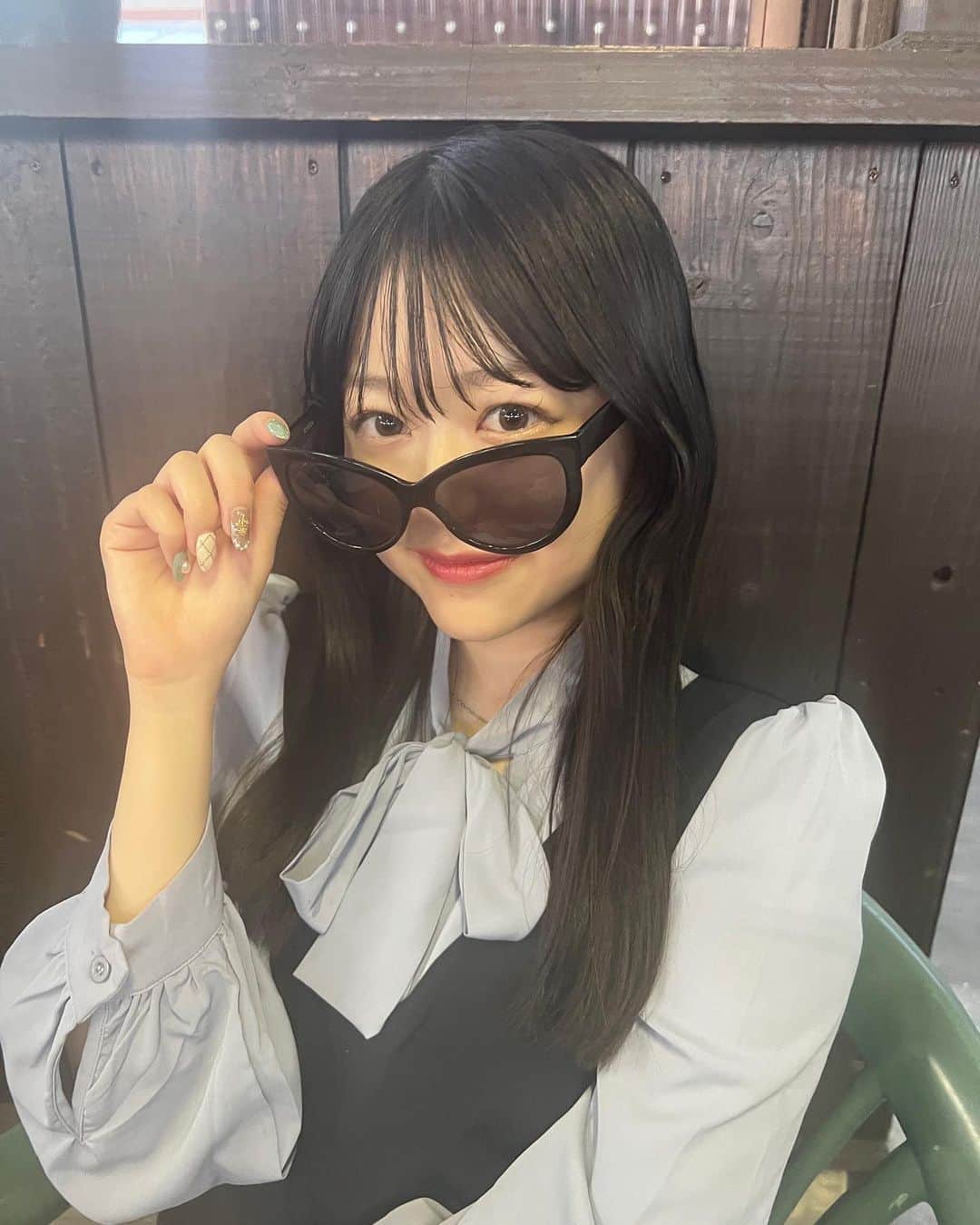 のインスタグラム：「友達のサングラス奪ってみた🕶   #サングラス女子  #ワンピースコーデ  #夏  #bbq  #03line」